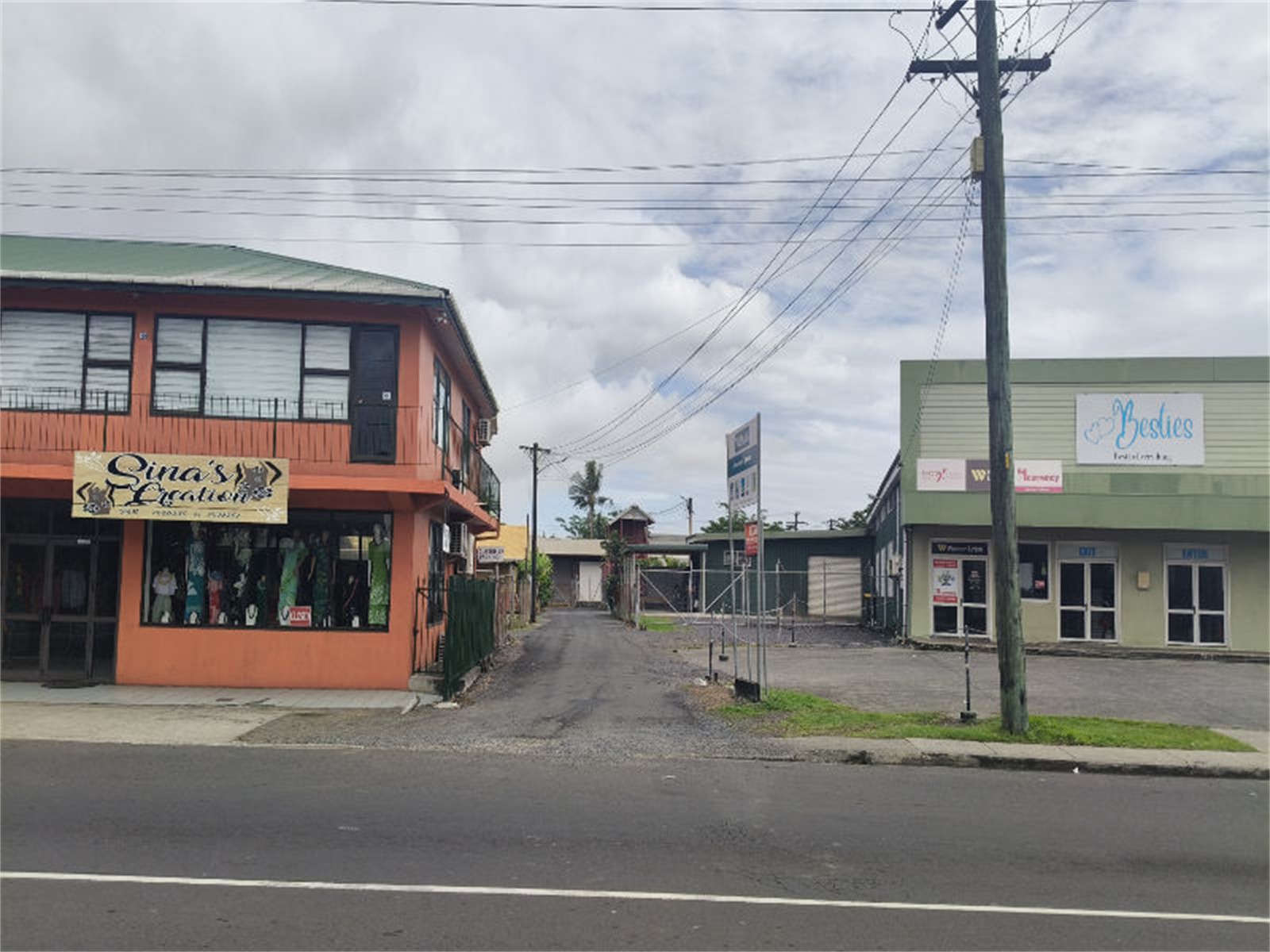 Savalalo | Front Corner