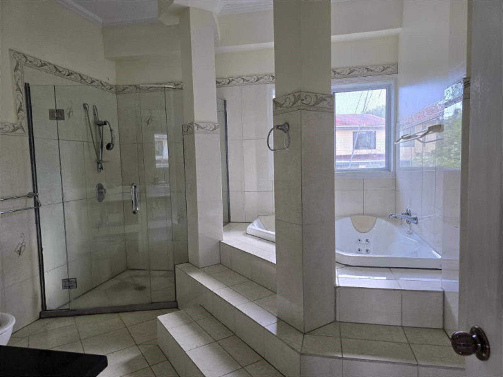 Afiamalu | Master Bathroom